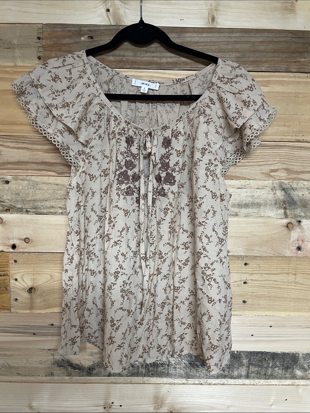 size large Mine floral blouse with flutter sleeves embroidered around neckline